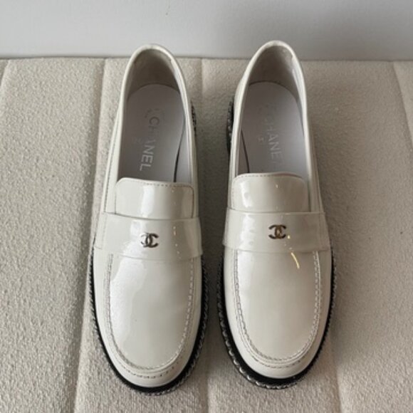 Chanel Patent Leather Flats - Picture 2 of 13